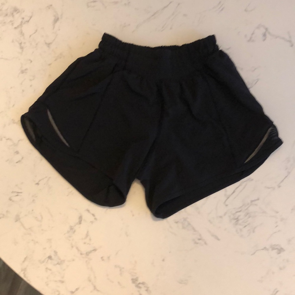 Lululemon size 0 4 inch hotty hot shorts